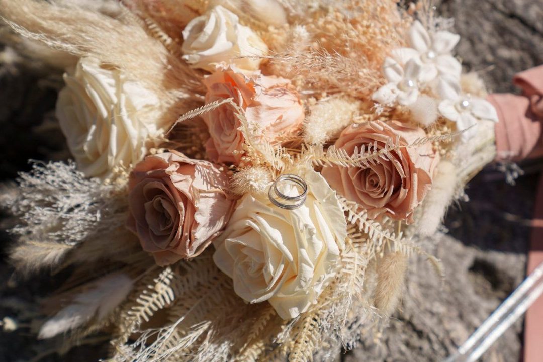 descubre el fascinante mundo de las peonias silvestres y su belleza