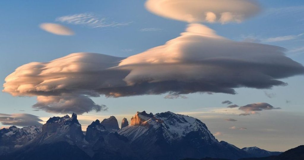 la fascinante formacion de lenticulares nubes descubre la nube lenticular