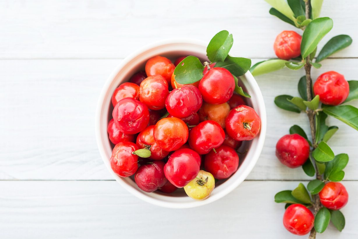 acerolo fruto beneficios y recetas del arbol acerolo